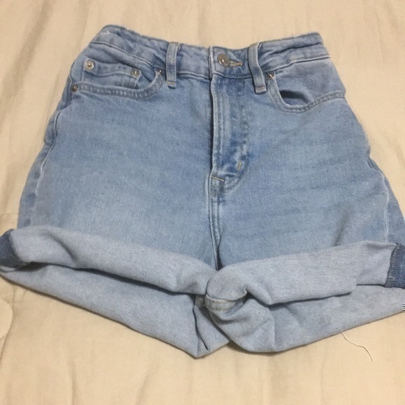 Woman’s size 0 H & M Divided denim cutoff jean shorts - Picture 1 of 13